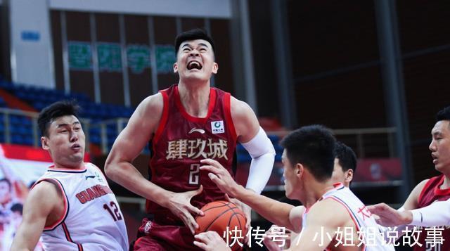 秦晓雯|CBA名将再次受伤！秦晓雯遭遇质疑，双塔冲冠或成笑谈