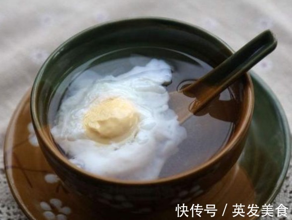 大厨|煮荷包蛋最忌开水下锅,大厨教你3招,圆润又完整,不散花不起沫