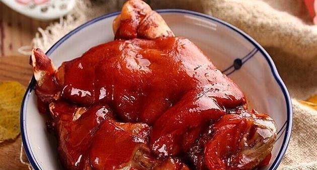 大厨教你做酱肘子、酱猪蹄，软糯香嫩、酱香浓郁，“配方”要收藏