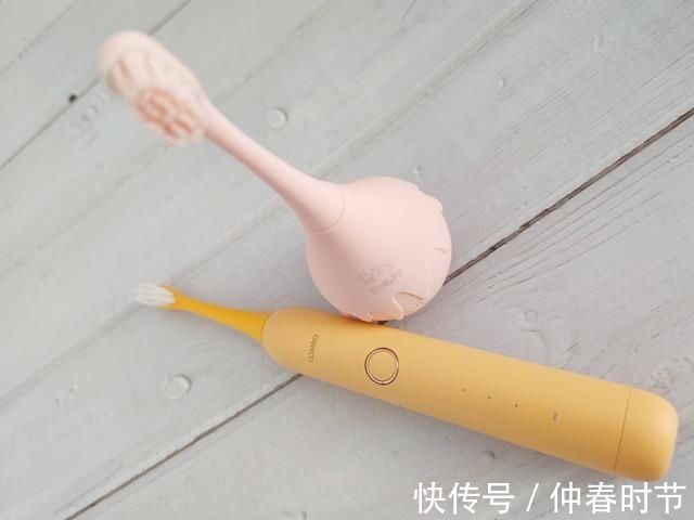咸蛋超人|孩子排斥刷牙的原因？种草两款儿童电动牙刷，让孩子爱上刷牙
