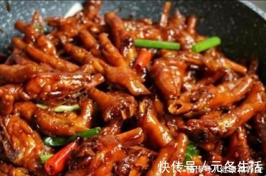 鸡爪这样做太香了,不放一滴水,香气四溢,比盐焗鸡爪好吃,过瘾!