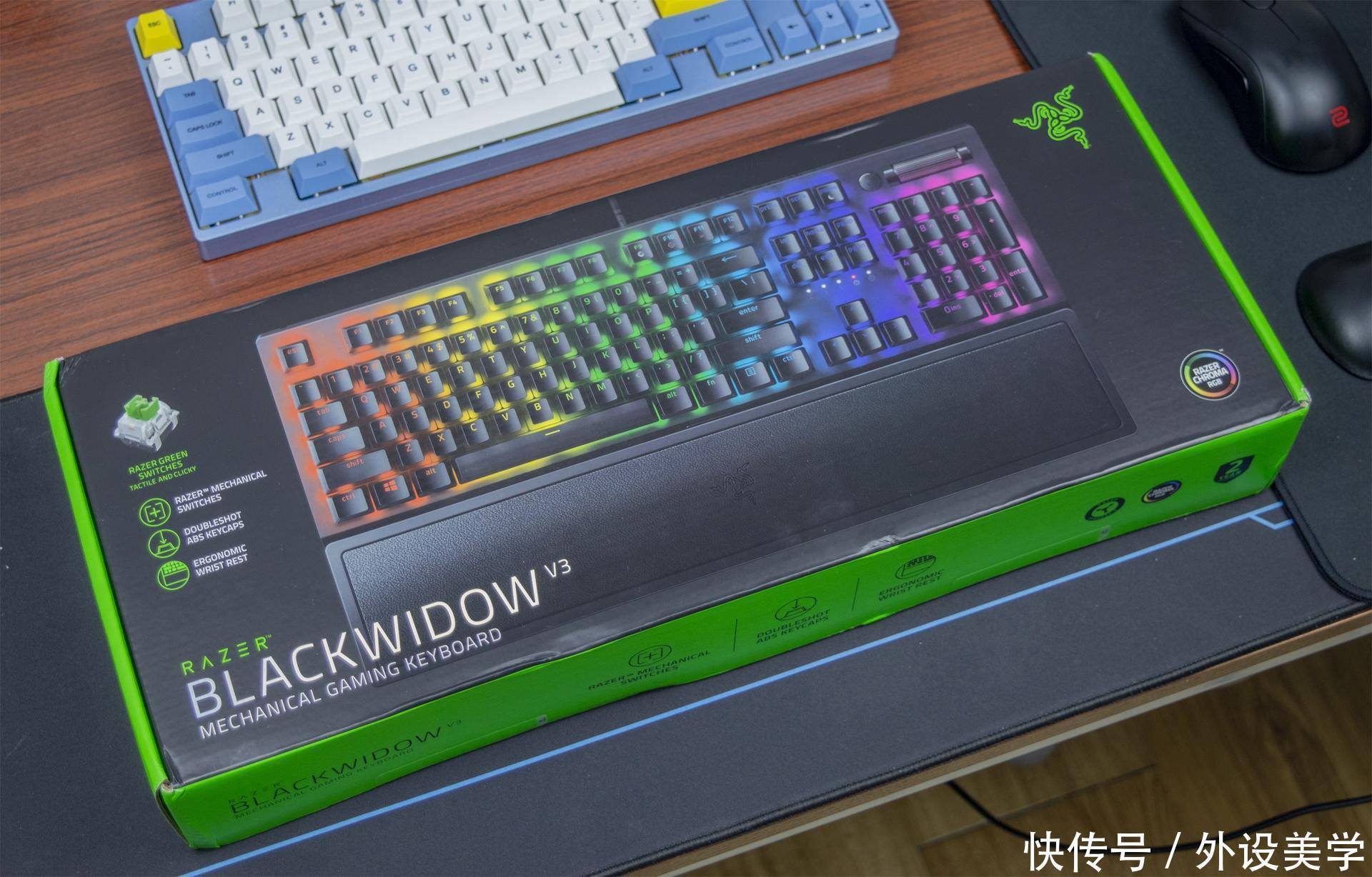 雷蛇|以灯之名,传奇再续:雷蛇黑寡妇 V3 绿轴版开箱