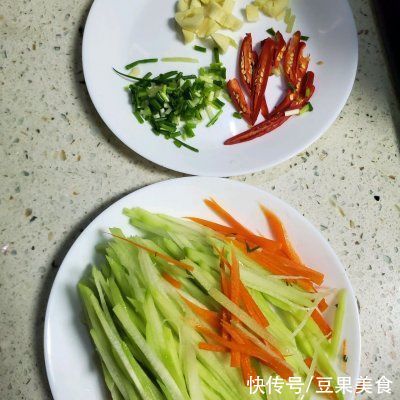 神秘美味爽口脆～炝炒佛手瓜，今晚请偷偷吃