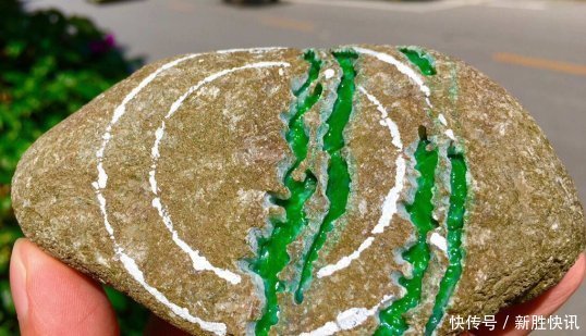 老板|打工妹闲逛直播间,咬牙拿下一块开窗石头,切开后当场炒老板鱿鱼