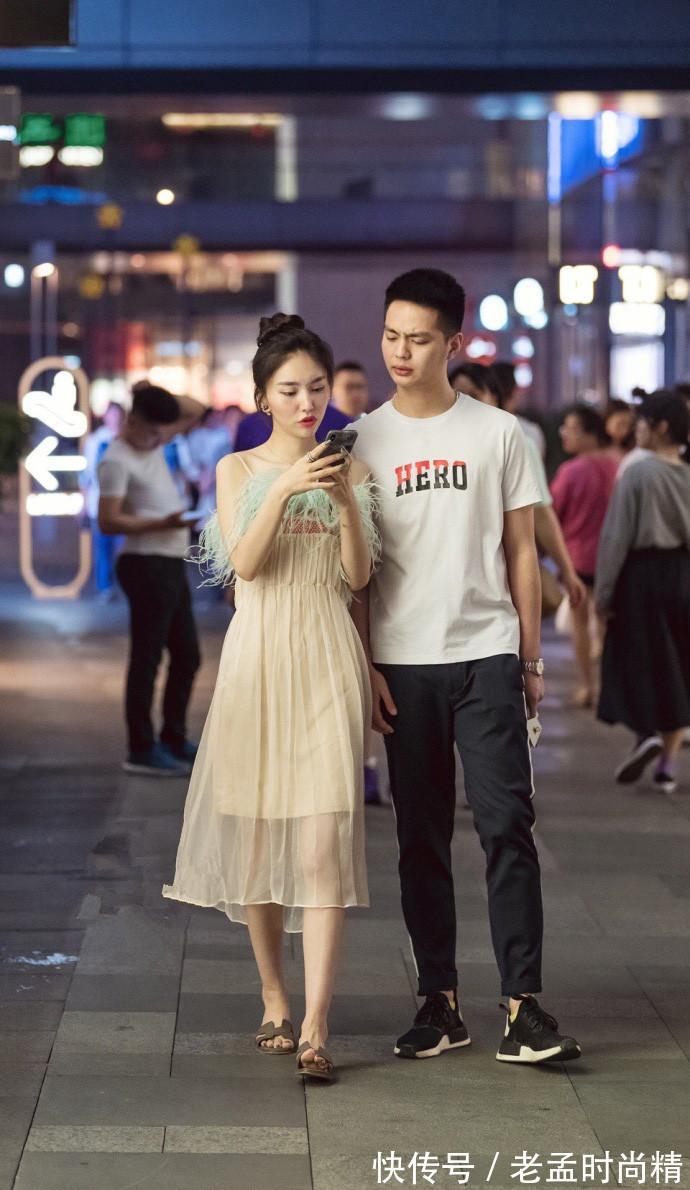 女神|成都街拍,靓丽半身裙,轻松打造女神范!