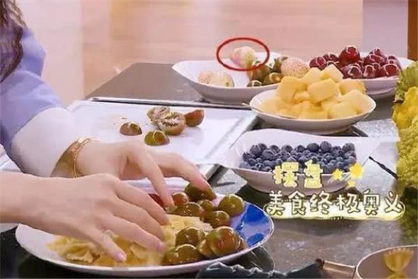 霍思燕家的水果100块钱一斤,当看到黄圣依的水果后,好低调