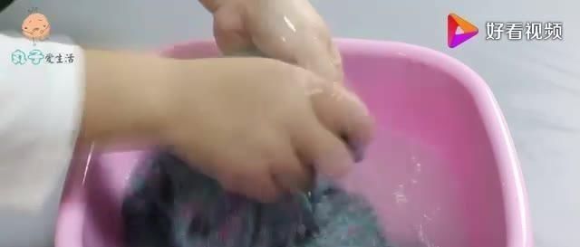 不管衣服多脏多黄，水里扔一粒“小东西”，衣服干净如新恢复本色