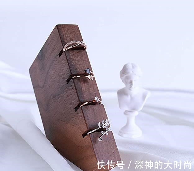 珠宝 珠宝展示道具有什么作用木质展示道具-优致工艺!