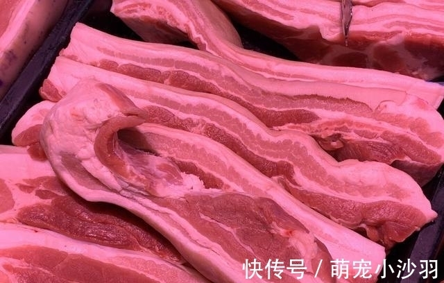 猪肉|买猪肉时，到底选前腿肉还是后腿肉？老师傅教你一招，别再买错了