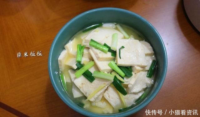 一日三餐|晒晒我家晚餐,2个菜1个汤,网友说这吃法,一看就是南方人