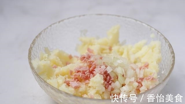 土豆|高颜值的元气早餐,土豆放西红柿里面烤,咬一口满口奶香味