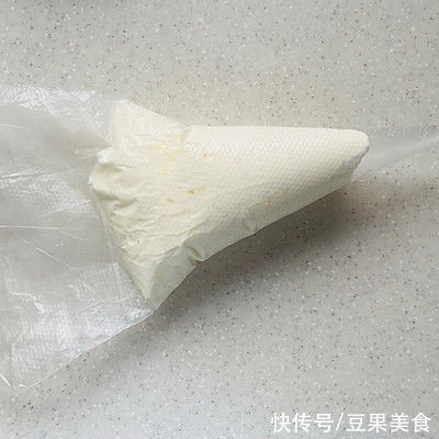 酥皮奶油泡芙的家常做法，简单快捷又好吃