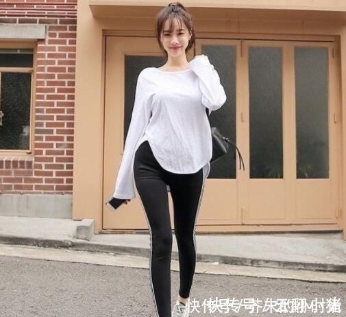 大长腿 打底裤小姐姐,秀出帅气优雅,勾勒出曲线分明的轮廓,十分吸睛