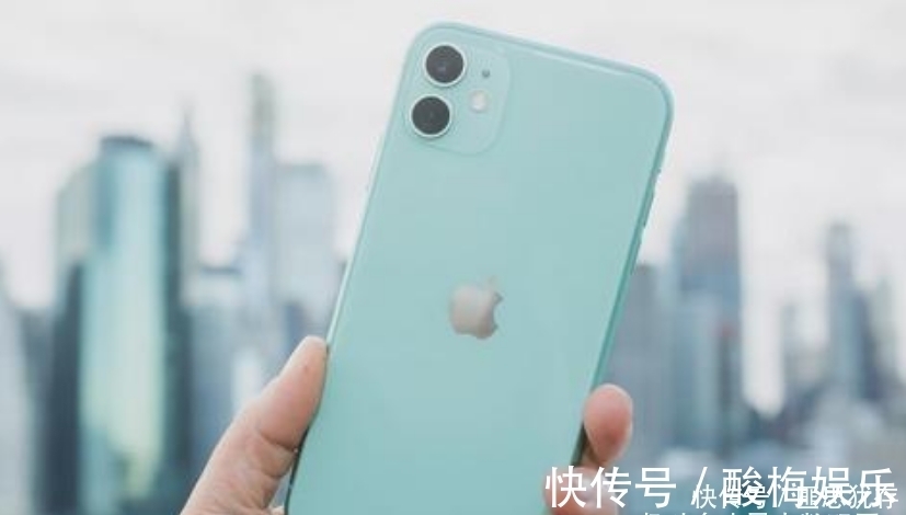 从5999到4299元，这款疯狂跳水的iPhone手机，现在还值得入手吗？