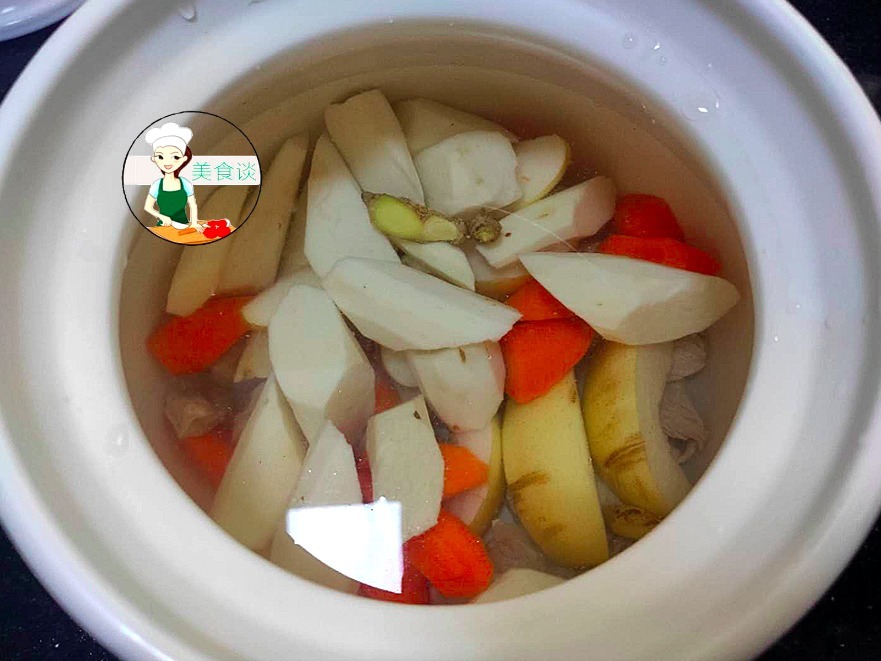 雪梨瘦肉汤的做法,秋燥天喝再合适不过了,清香甘甜,简单又营养
