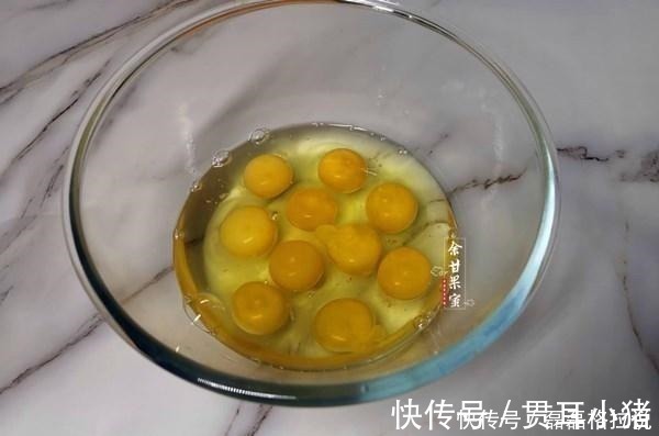 炒鸡蛋前，蛋液加水搅打就错了，加点它鲜嫩无腥味，一碟不够吃