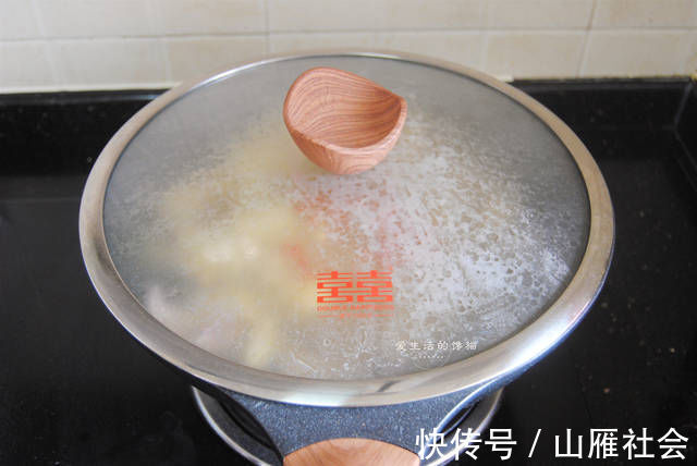 米酒|炖鸡汤时,不要直接下锅炖,多加这一步,鸡汤鲜味十足,好喝不腻