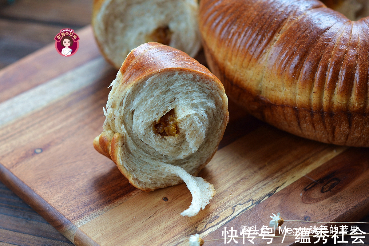 零食|黑全麦毛线球面包,又暄又软还低糖,早餐零食吃着太满足了