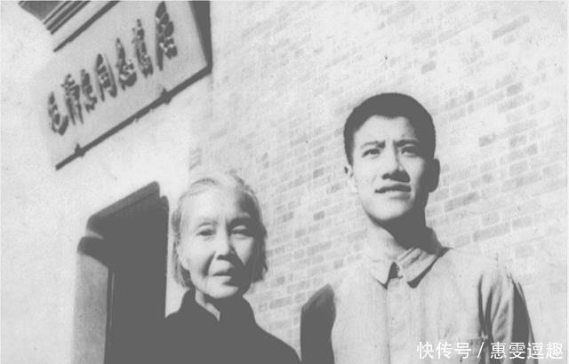 一位英雄,写下一首绝命诗,妻子5根金条买下,此诗几乎人人会背