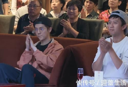 邓超|邓超陈赫等人聊天时,鹿晗头上的帽子尤为抢镜,这不是那谁的?