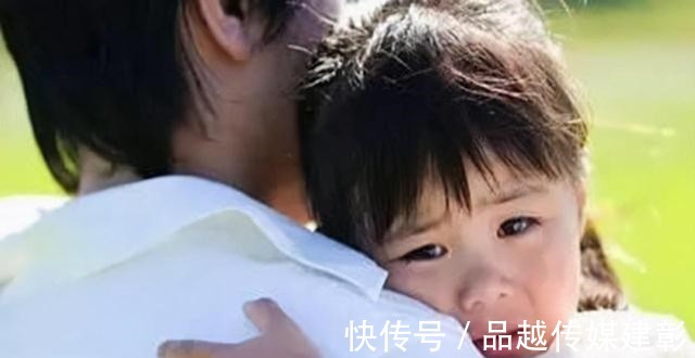 孩子|“新型冷暴力”在幼儿园悄悄蔓延,孩子内心委屈,家长却一无所知