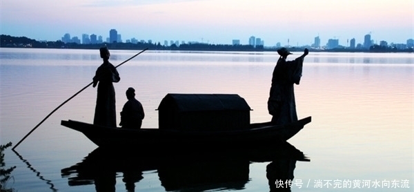 船夫&新科状元乘船回家,船夫随口说出一上联,状元却至死都没对出来