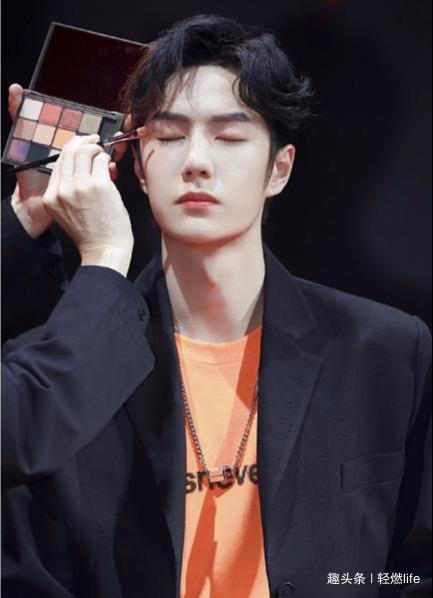 肖战经常陪她打游戏，王一博会带她骑摩托，她人缘是有多好