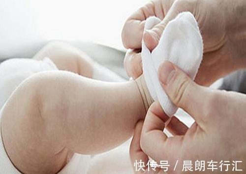 宝宝|“穿袜派”和“光脚派”,宝宝喜欢光脚丫好不好?听听医生的解释