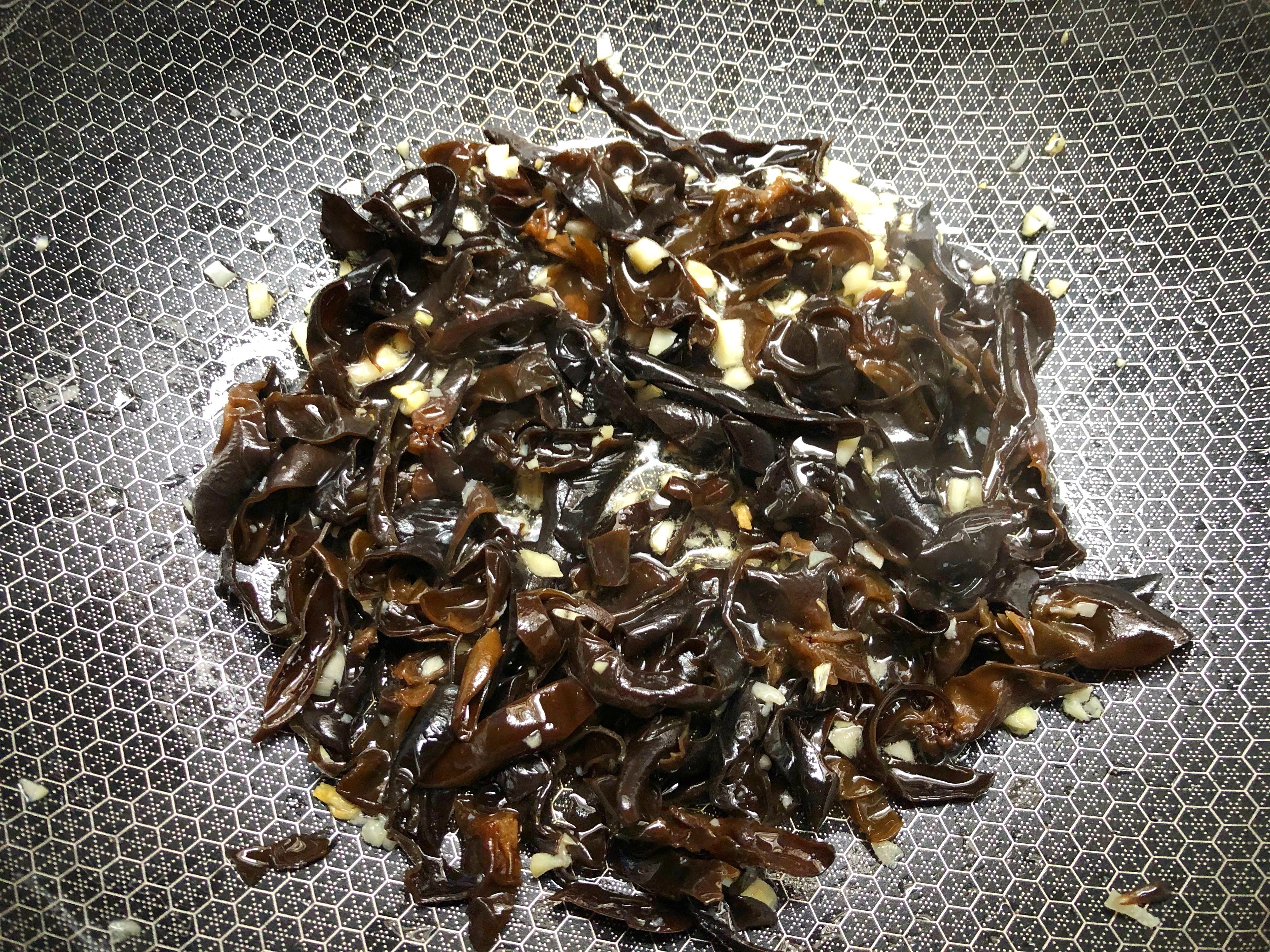 清肠|它和黑木耳天生是一对,简单炒一炒,清肠去脂又美味,别错过