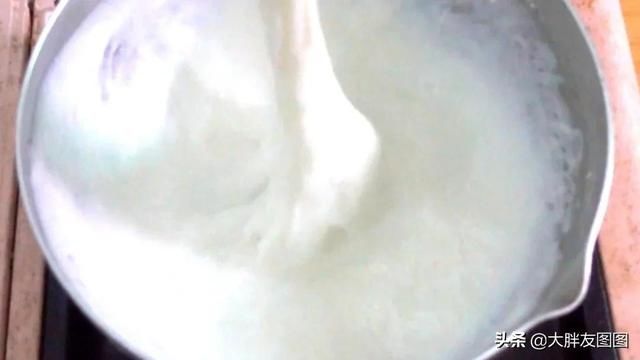 牛奶水麻薯,5分钟就能搞定的甜水美食,无烤箱,滑溜溜,绝了