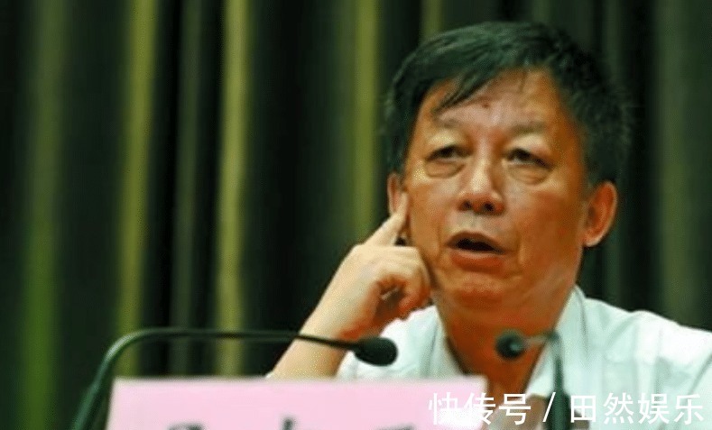 文化苦旅$著名学者易中天多次批评余秋雨,文人相轻余秋雨我不认识他