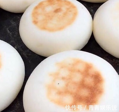 胡萝卜不要炒着吃了，教你不用面粉做软糯香甜的炸饼，比红薯饼香