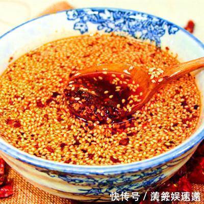 辣椒|做辣椒油时,直接淋热油就废了!如此做,辣椒油香辣红亮不发黑