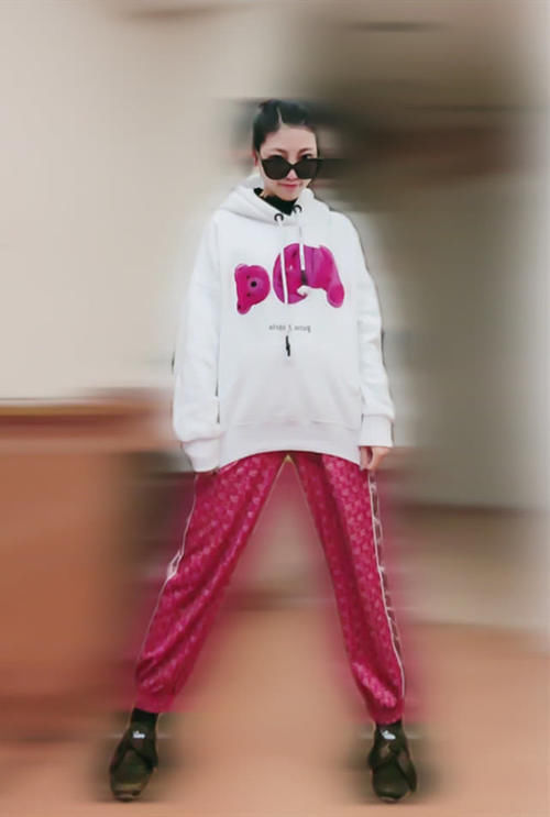 效果|建议腿粗女生穿卫衣不要搭紧身裤,学会网红这样的穿法,贼显瘦