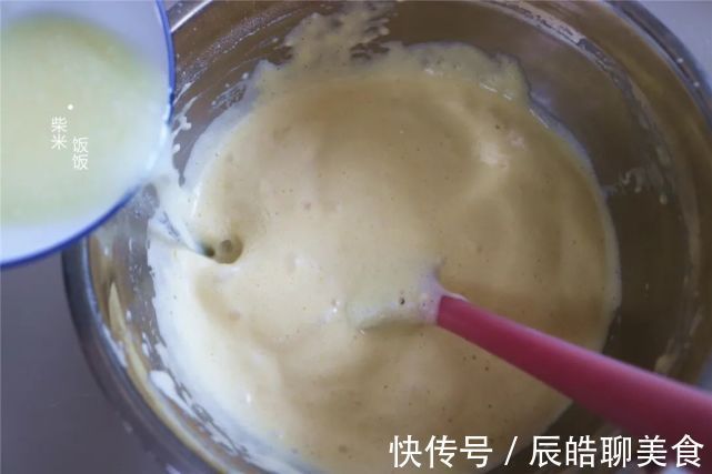 3个鸡蛋，90克面粉，搅一搅做了12个蛋糕，又香又软孩子喜欢吃
