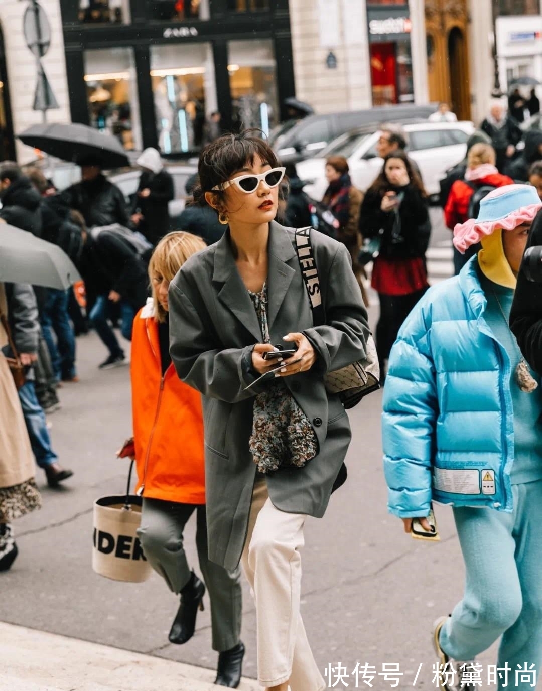 长裤 今年流行一种风格,叫:大衣+长裤,显瘦又高挑,换种思路更时髦