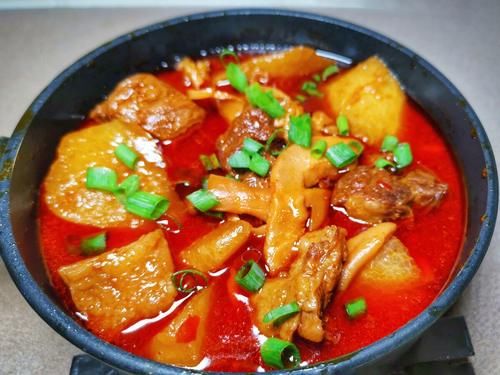 做法|这才是萝卜炖牛腩的家常做法，口感劲道，肉质鲜嫩，汤汁浓郁下饭