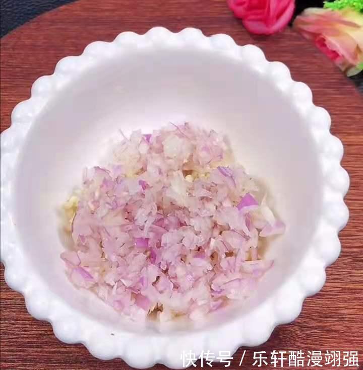 醇厚|简单的葱油鸡做法、滑润肉嫩,清鲜醇厚,葱香味浓可口