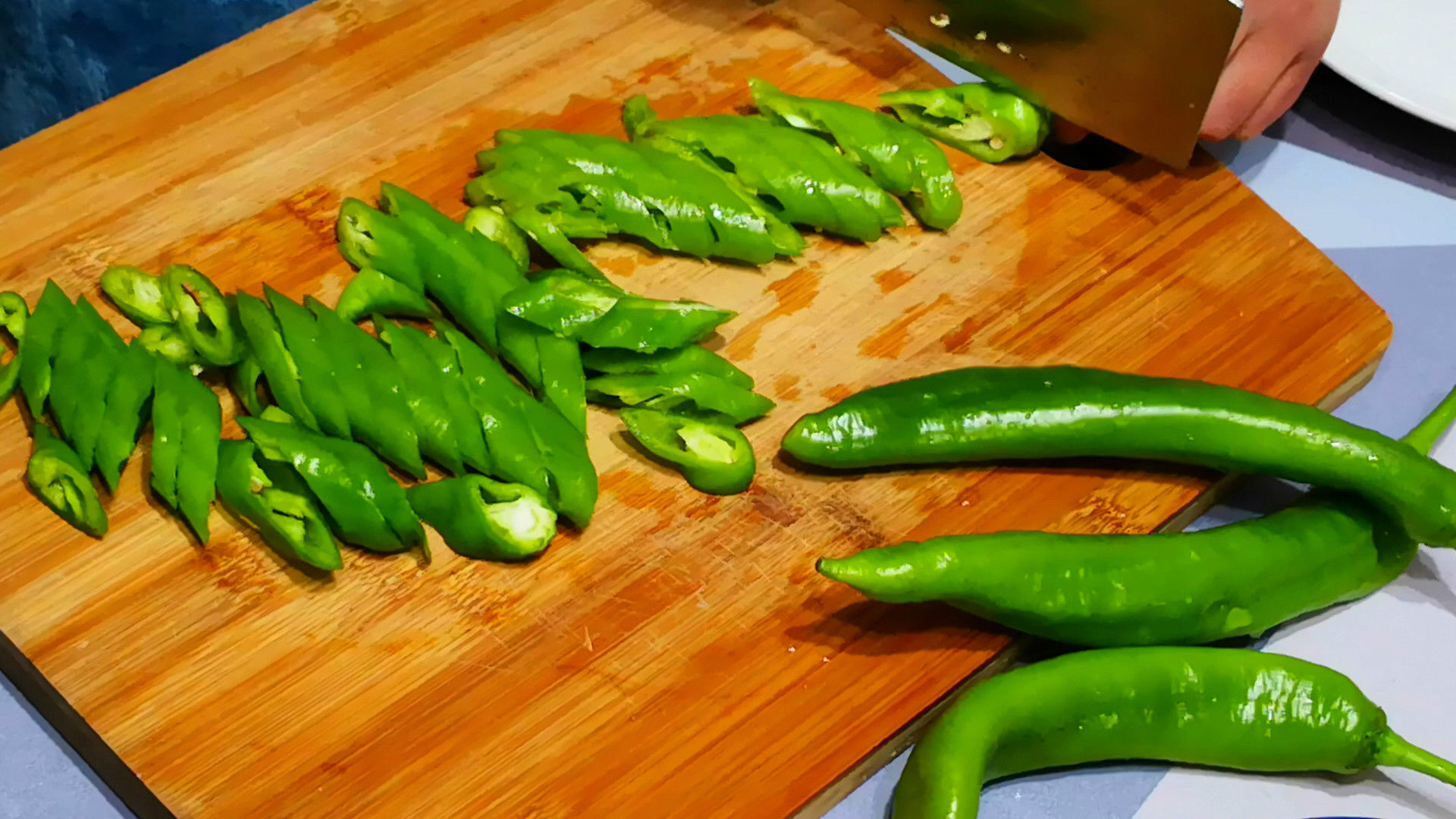 做辣椒炒肉,到底先炒辣椒还是先炒肉?大厨:牢记2点,香而不呛