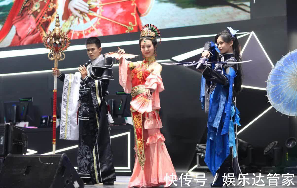 showgirl|没有长腿也能惊艳全场,CJ最仙Coser,第一天就被人找到了?