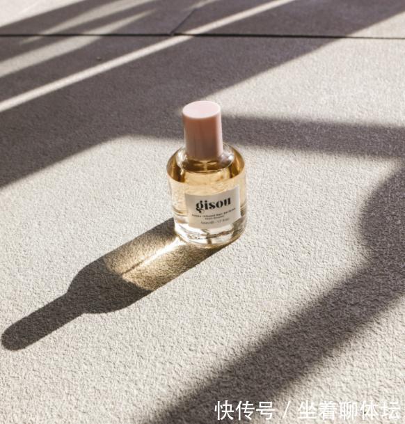 喷雾|年末聚会大家都披头散发就没意思了!这几款秋冬长发的发型才够美