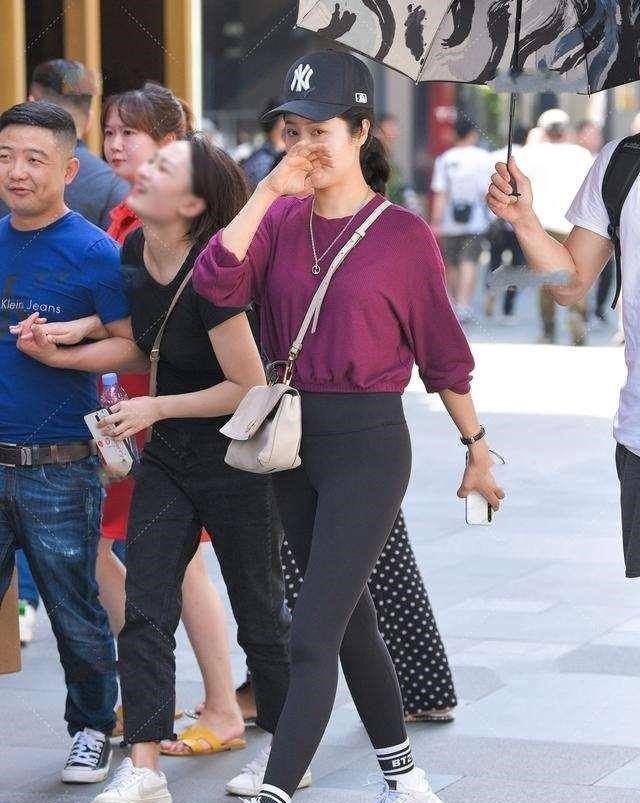 牛仔外套 长腿姑娘适合穿打底裤,简约中透着个性感,更加雅致!