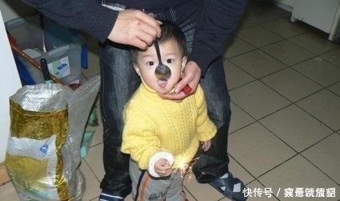 宝妈|给娃喂饭要注意,这些看似寻常的行为,对宝宝来说可能是一种伤害