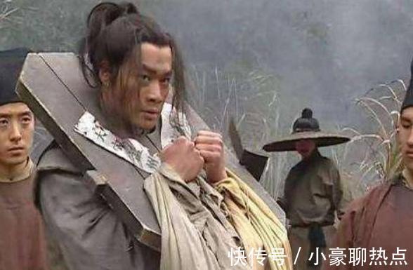 中武松|《水浒传》中武松抱住孙二娘，将她按倒在地时，张青为何不帮忙