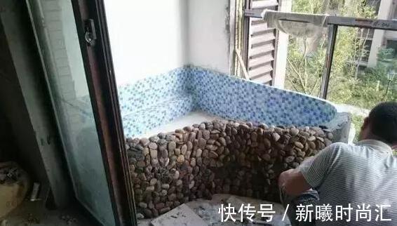 大爷|退休大爷在阳台砌了一堆砖,放上几个陶罐,完工后火遍全小区!
