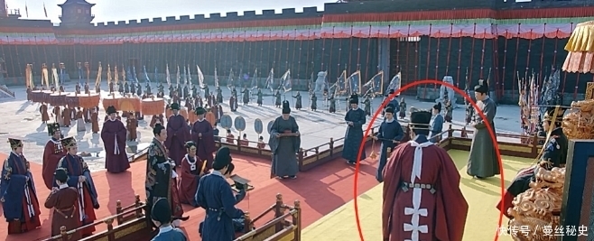 为何宋朝官服的脖子上有个白圈?并不是为了美观,别被电视剧骗了