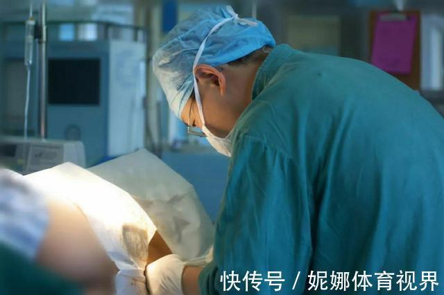 胎儿|产妇刚上产床准备，孩子“咣当”一声就出来了，大夫：情况不好