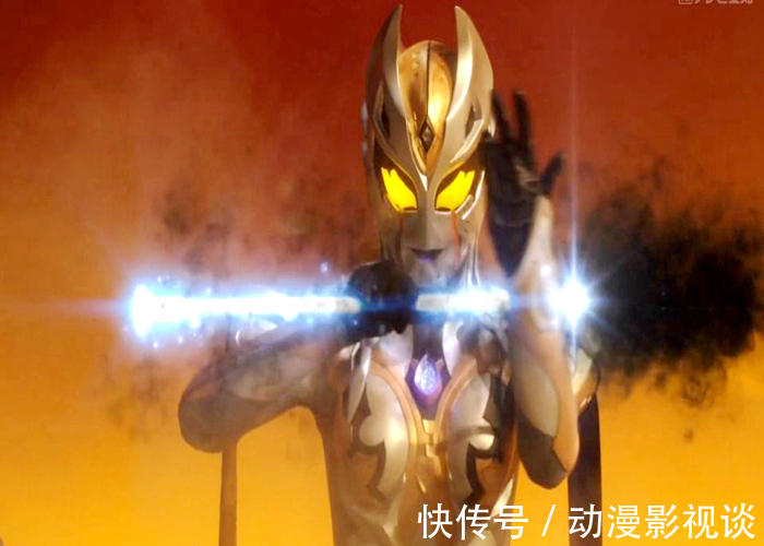 特利迦|《特利迦奥特曼》第13集主角获得闪耀形态,卡尔蜜拉说能统治宇宙!