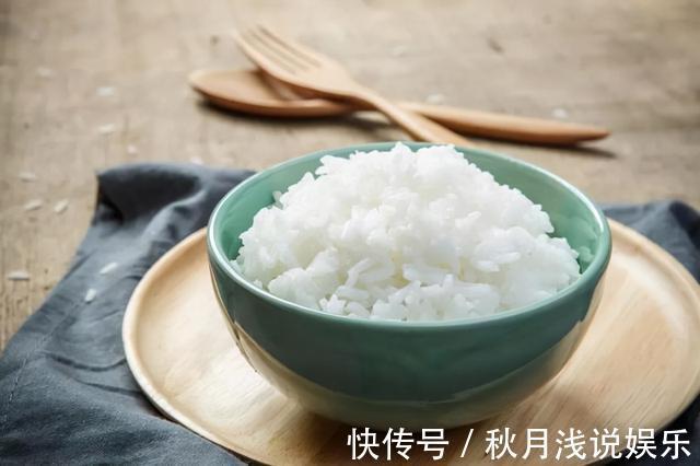 骨质疏松|妇科医生：女性过了50岁，需要及时补充4种营养素，别忽视