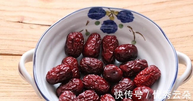 红枣|夏天要常吃红枣，教你正确做法，放半个月都不会坏，随吃随取！